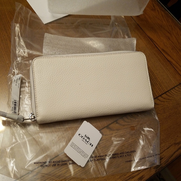 New coach star wars accordion zip wallet r2d2 c3po - Picture 2 of 3